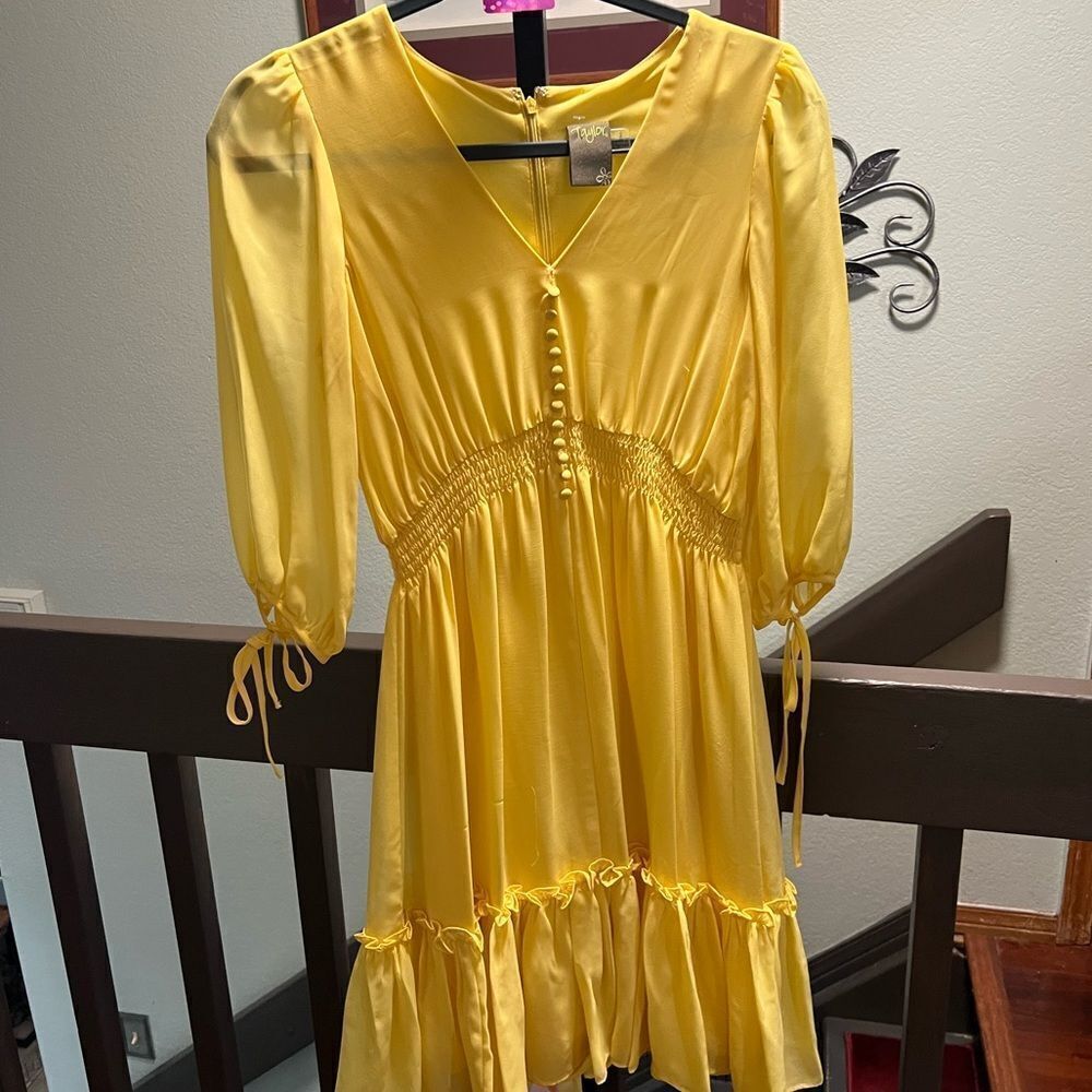 NWIT Taylor V-Neck Yellow Short Dress Size 2 #119